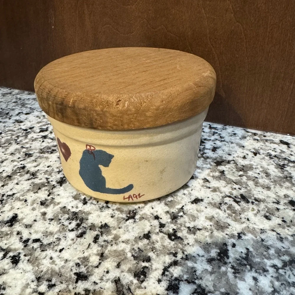 Handcrafted R.R.P. Co. Ceramic‎ Jar, cats